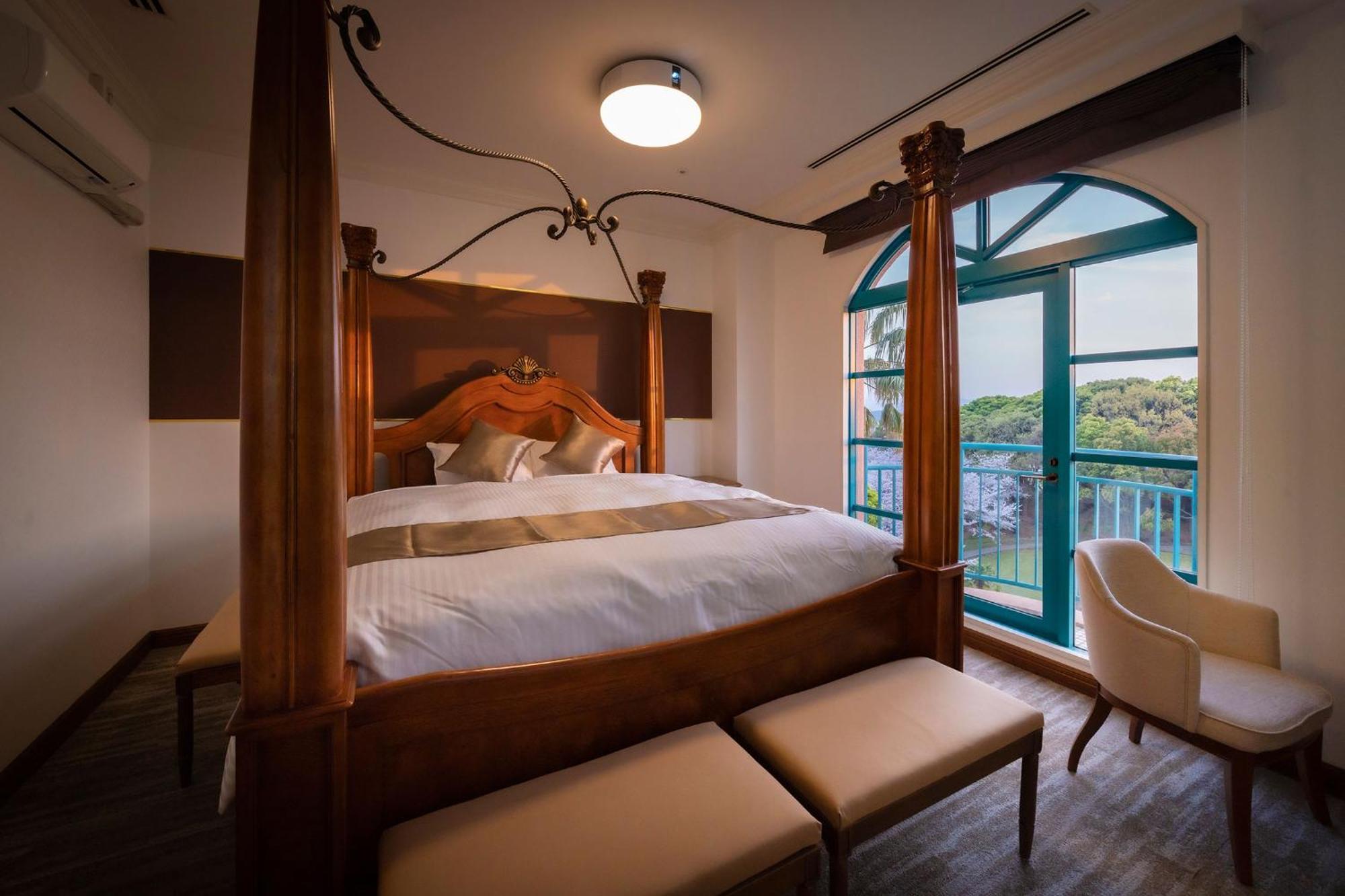 Hotel Ooedo Onsen Monogatari Premium Saikaibashi Sasebo Esterno foto